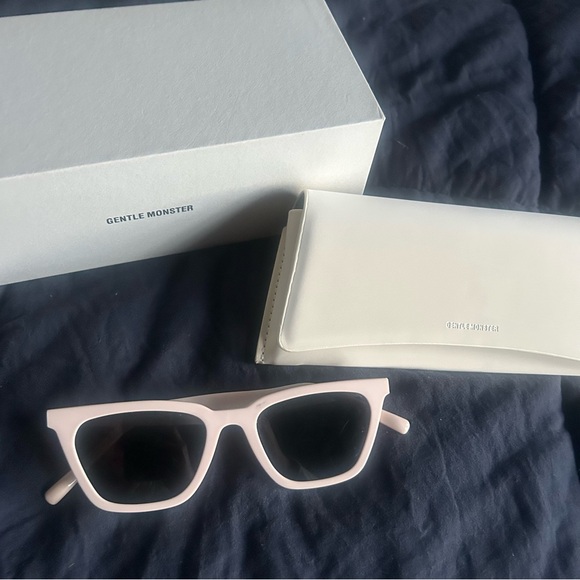 Gentle Monster Agail white Sunglasses - Picture 1 of 11